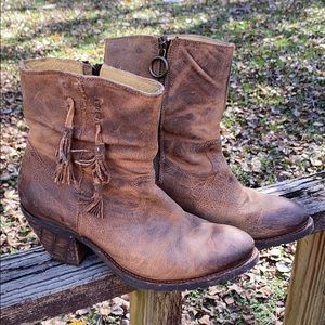 Real leather Justin booties